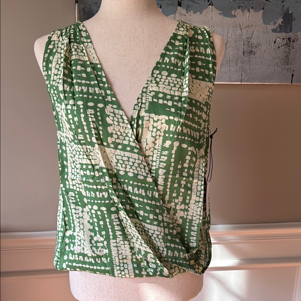 Velvet by Graham & Spencer Shirt / Top Size XS NWT